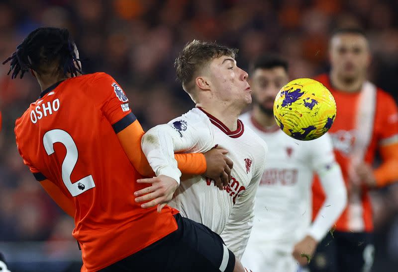 Premier League - Luton Town v Manchester United