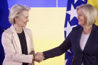 European Commission President Ursula von der Leyen, left, shakes hands with the President of the Council of Ministers of Bosnia and Herzegovina Borjana Kristo prior to their meeting in Sarajevo, Bosnia, Wednesday, Nov. 1, 2023. (AP Photo/Armin Durgut)