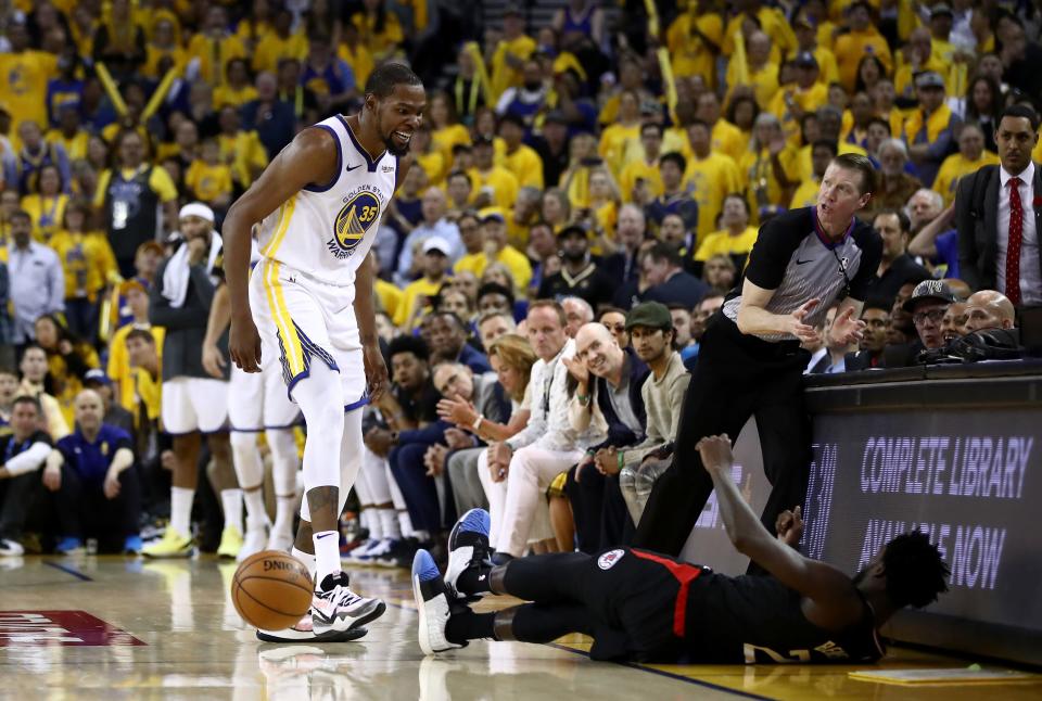 OAKLAND, CALIFORNIA - APRIL 13:   Kevin Durant #35 of the Golden State Warriors has words with Patrick Beverley #21 of the LA Clippers during Game One of the first round of the 2019 NBA Western Conference Playoffs at ORACLE Arena on April 13, 2019 in Oakland, California. Both players were ejected after the play.  NOTE TO USER: User expressly acknowledges and agrees that, by downloading and or using this photograph, User is consenting to the terms and conditions of the Getty Images License Agreement. (Photo by Ezra Shaw/Getty Images)