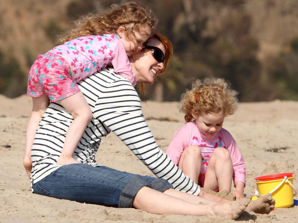 marcia cross on the beach with twin daughters in 2010