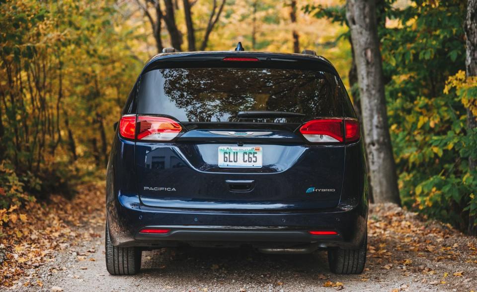 <p>2018 Chrysler Pacifica hybrid</p>