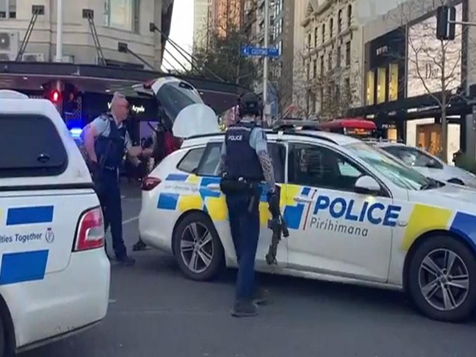 女足世界盃開賽在即，但在紐西蘭奧克蘭市中心卻發生死亡槍擊案。