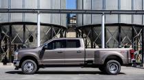 <p>2023 Ford Super Duty F-350 Lariat</p>