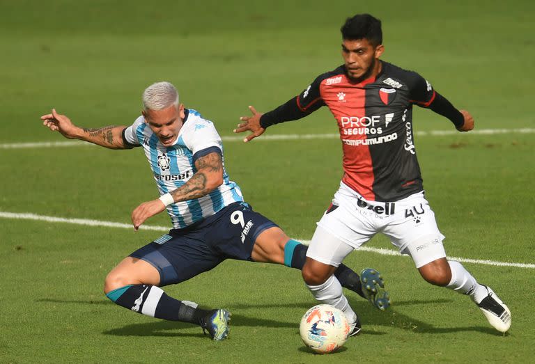 Rafael Delgado, en el partido con Racing por la Copa de la Liga; es uno de los nuevos casos positivos de Colón