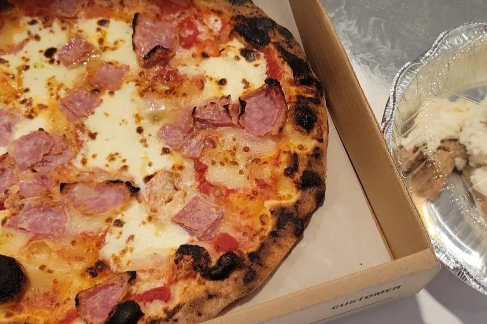 This new Italian restaurant serves traditional Neapolitan wood-oven pizzas.