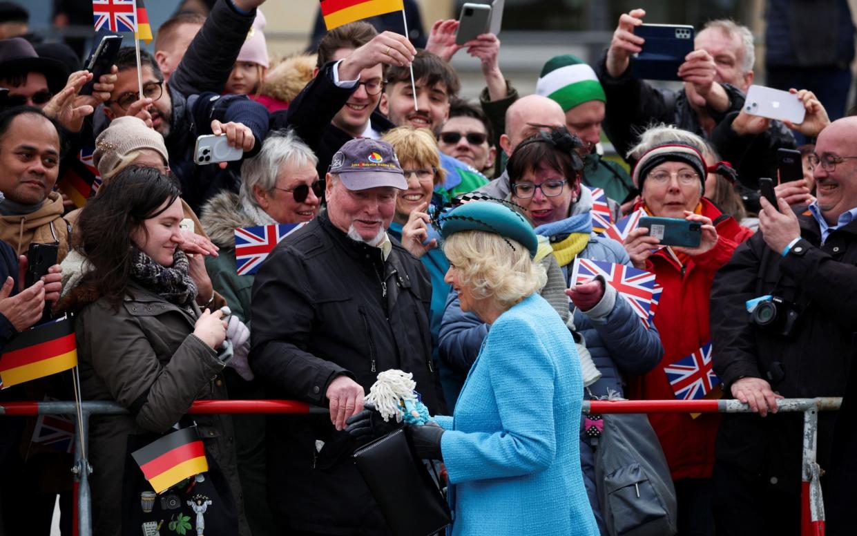 The Queen meets people at Brandenburg Gate in Berlin - PHIL NOBLE/REUTERS