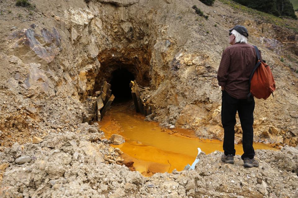 Cientos de minas en Colorado, y miles en EEUU, vierten cada día ingentes cantidades de agua tóxica a los ríos. (AP)