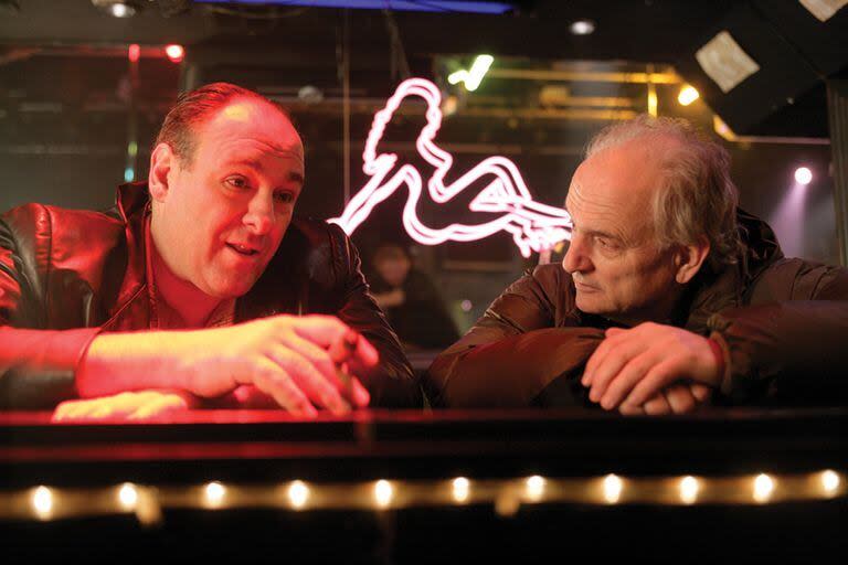 David Chase, creador de Los Soprano, junto a James Gandolfini