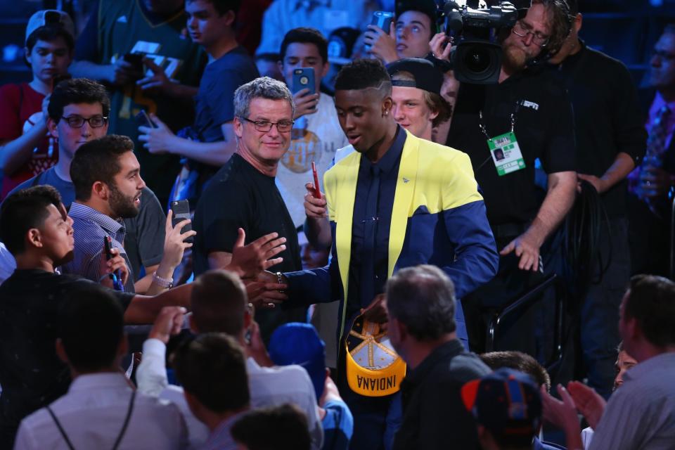 <p>NEW YORK, NY – JUNE 23: Caris Levert, rocking a maize and blue shirt, the colors of his alma mater, Michigan, is greeted by fans after being drafted 20th overall by the Indiana Pacers in the first round of the 2016 NBA Draft at the Barclays Center on June 23, 2016 in the Brooklyn borough of New York City. (Photo by Mike Stobe/Getty Images) </p>