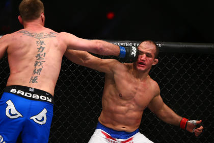 MMA fighter Junior Dos Santos (R) has shown signs of suffering a concussion during competition. (USA TODAY Sports)