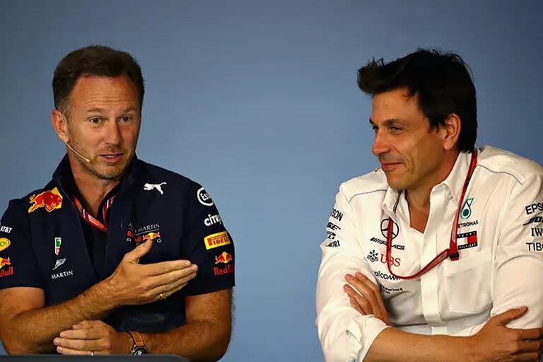 Christian Horner y Toto Wolff, los líderes de Red Bull Racing y Mercedes; las escuderías observan el escenario y Carlos Sainz Jr. asoma como una alternativa para 2025