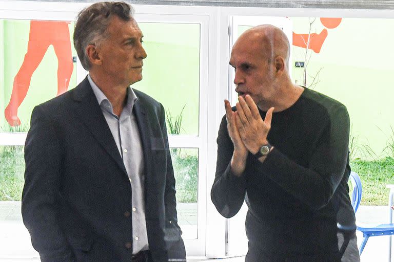 El jefe de Gobierno porteño, Horacio Rodríguez Larreta, y el expresidente Mauricio Macri se mostraron juntos esta mañana durante una recorrida en una escuela del barrio de Pompeya, enviando una señal de unidad del PRO entre dos potenciales candidatos presidenciales para el año próximo