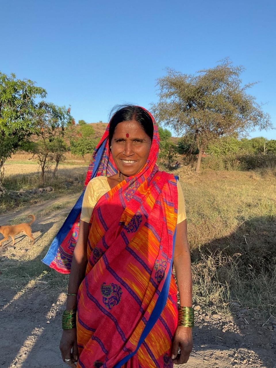 Jayashree Owhal, a farmer working in sugarcane fields, says she carries 50kg of weight on her head and loads it into tractors (IIED)