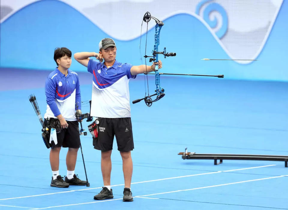 陳怡瑄/張正韋複合弓混合團體射下銅牌。中華奧會提供。