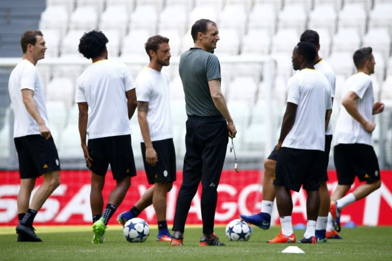 Juventus' coach Massimiliano Allegri (C) attends the training session during the Media Day prior to the UEFA Champions League football match final Juventus Vs Real Madrid, on May 29, 2017 at the Juventus Stadium in Turin