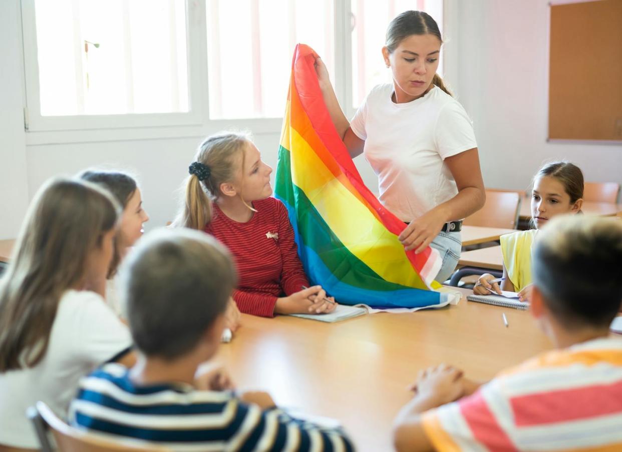 <a href="https://www.shutterstock.com/es/image-photo/schoolkids-attending-teachers-lecture-about-lgbt-2224866867" rel="nofollow noopener" target="_blank" data-ylk="slk:BearFotos/Shutterstock;elm:context_link;itc:0;sec:content-canvas" class="link ">BearFotos/Shutterstock</a>