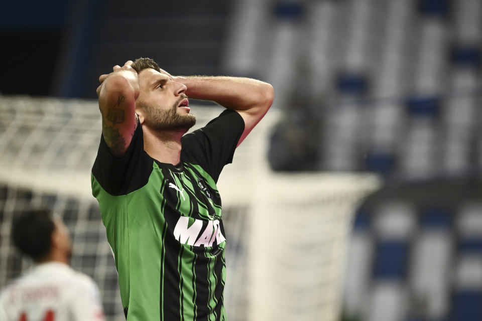 Sassuolo's Domenico Berardi reacts during the Serie A soccer match between Sassuolo and Monza at the Mapei Citta del Tricolore stadium in Reggio Emilia, Italy, Monday Oct. 2, 2023. (Massimo Paolone/LaPresse via AP)