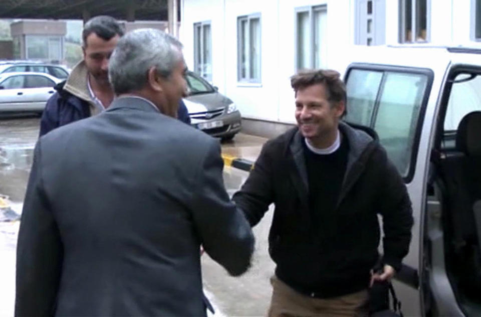 In this image made from video, NBC chief foreign correspondent Richard Engel, right, shakes hands with an unidentified person after crossing back into Turkey, after they were freed unharmed following a firefight at a checkpoint after five days of captivity inside Syria, in Cilvegozu, Turkey, Tuesday, Dec. 18, 2012. Engel told the Turkish news agency Anadolu that he and his colleagues are "very happy to be out" and they are "very tired." (AP Photo/Anadolu via AP TV) TURKEY OUT, TV OUT