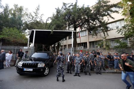 Lebanese policemen are seen in front of the court building in Beirut, Lebanon October 20, 2017. REUTERS/Jamal Saidi