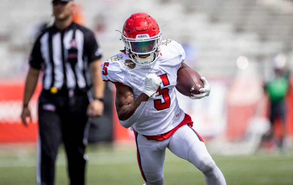 New Jersey Generals wide receiver KaVontae Turpin (5) runs the ball for a touchdown against the Pittsburgh Maulers during the first half at Protective Stadium.