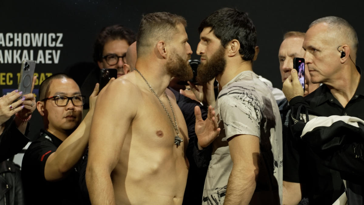 UFC 282 video Magomed Ankalaev, Jan Blachowicz engage in final tense faceoff before title fight