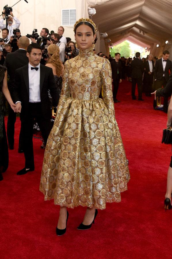 <p>Aussie actress Courtney Eaton wasn't afraid to take a risk in this regal Dolce & Gabbana look in 2015 and it more than paid off.</p>