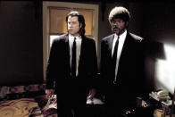 PULP FICTION (1994) Mit dem Kultfilm von Quentin Tarantino feierte Samuel L. Jackson seinen Durchbruch als Schauspieler. Hier spielt er den Auftragskiller und Profi-Gangster Jules, der zusammen mit seinem Partner Vincent (John Travolta) für das ein oder andere Blutbad sorgt und sich dabei immer wieder und „ganz nebenbei“ in Lebensphilosophien verliert. (Bild: RexImages)