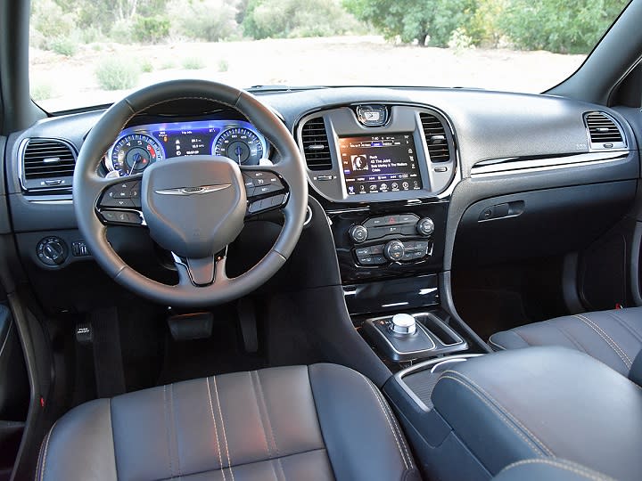 2016 Chrysler 300S Alloy Edition dashboard photo