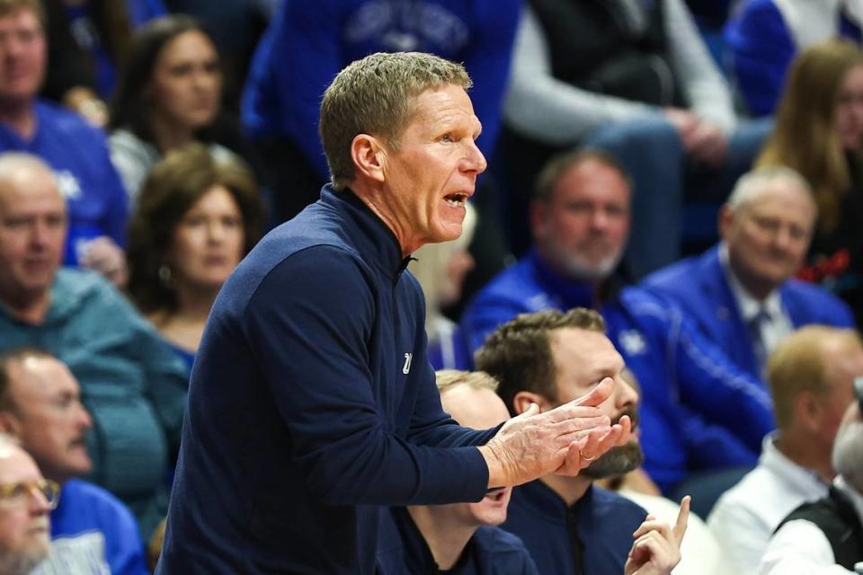 Gonzaga coach Mark Few calls to his players during Saturday’s game against Kentucky at Rupp Arena.