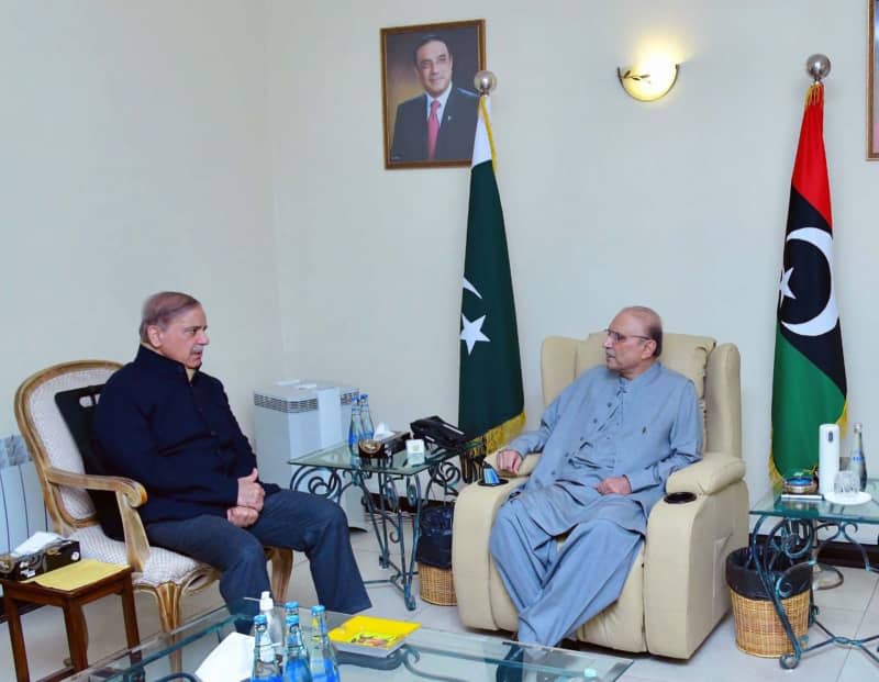 Pakistan's Prime Minister Shehbaz Sharif speaks with newly elected President of Pakistan Asif Ali Zardari to congratulate him on his victory in the Presidential elections. -/PPI via ZUMA Press Wire/dpa