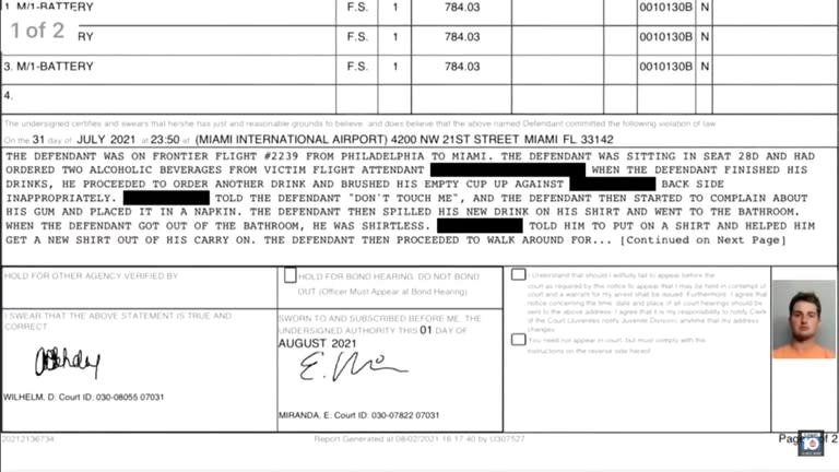 La denuncia policial con la descripción de lo sucedido en el vuelo 2239 desde Filadelfia a Miami