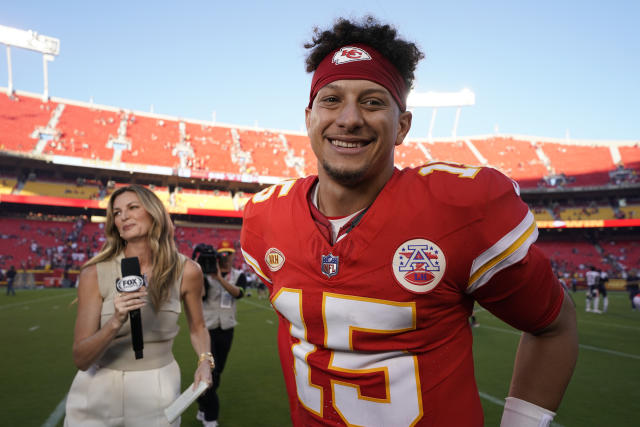 Patrick Mahomes reaches 25,000 career passing yards in win - ESPN