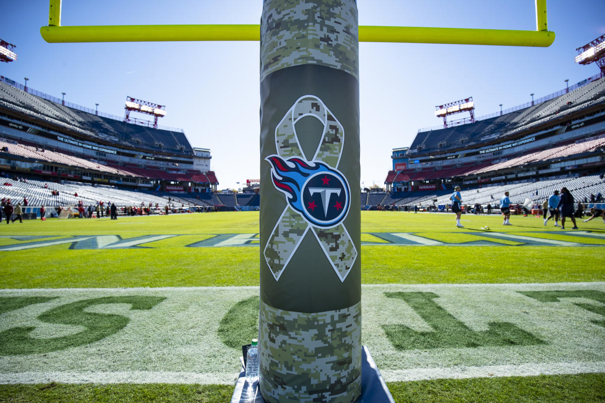 Virus outbreak pushes Steelers-Titans to Monday or Tuesday