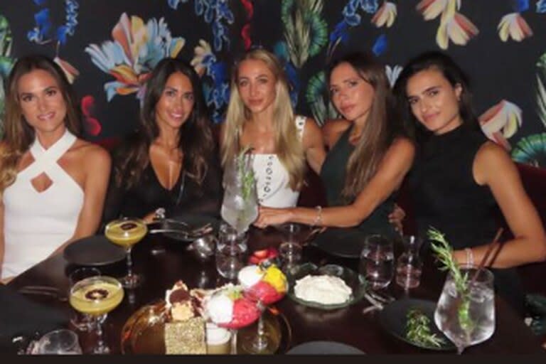 Elena Galera, Antonela Roccuzzo, Andrea Rajacic, Victoria Beckham e Isabela Rangel Grutman compartieron una noche de chicas en Miami