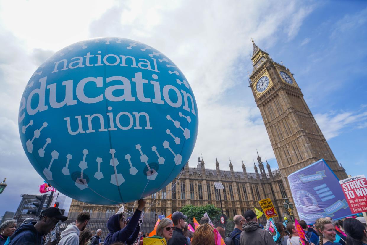 London, UK. 5 July 2023  Hundreds  of teachers belonging to the National Education Union (NEU) march across Westminster Bridge to the Department of Education  at the  start a two day  strike in an ongoing dispute over pay. The strike comes after after Education Secretary Gillian Keegan refused to publish the School Teacher Review Body (STRB) recommendations on teacher pay amer ghazzal/Alamy Live News