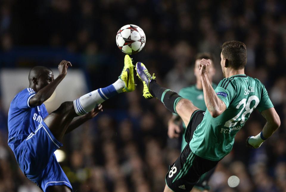 FC Schalke 04's Adam Szalai (R) is challenged by Chelsea's Ramires during their Champions League soccer match at Stamford Bridge in London November 6, 2013. REUTERS/Dylan Martinez (BRITAIN - Tags: SPORT SOCCER)