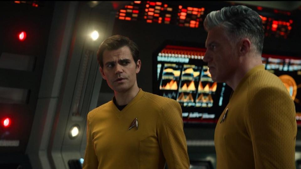 Jim Kirk (Paul Wesley) meets Captain Pike (Anson Mount) in an alternate timeline in Strange New Worlds.
