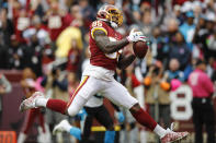 Washington Redskins tight end Vernon Davis (85) pulls in a touchdown pass during the first half of an NFL football game against the Carolina Panthers, Sunday, Oct. 14, 2018, in Landover, Md. (AP Photo/Patrick Semansky)
