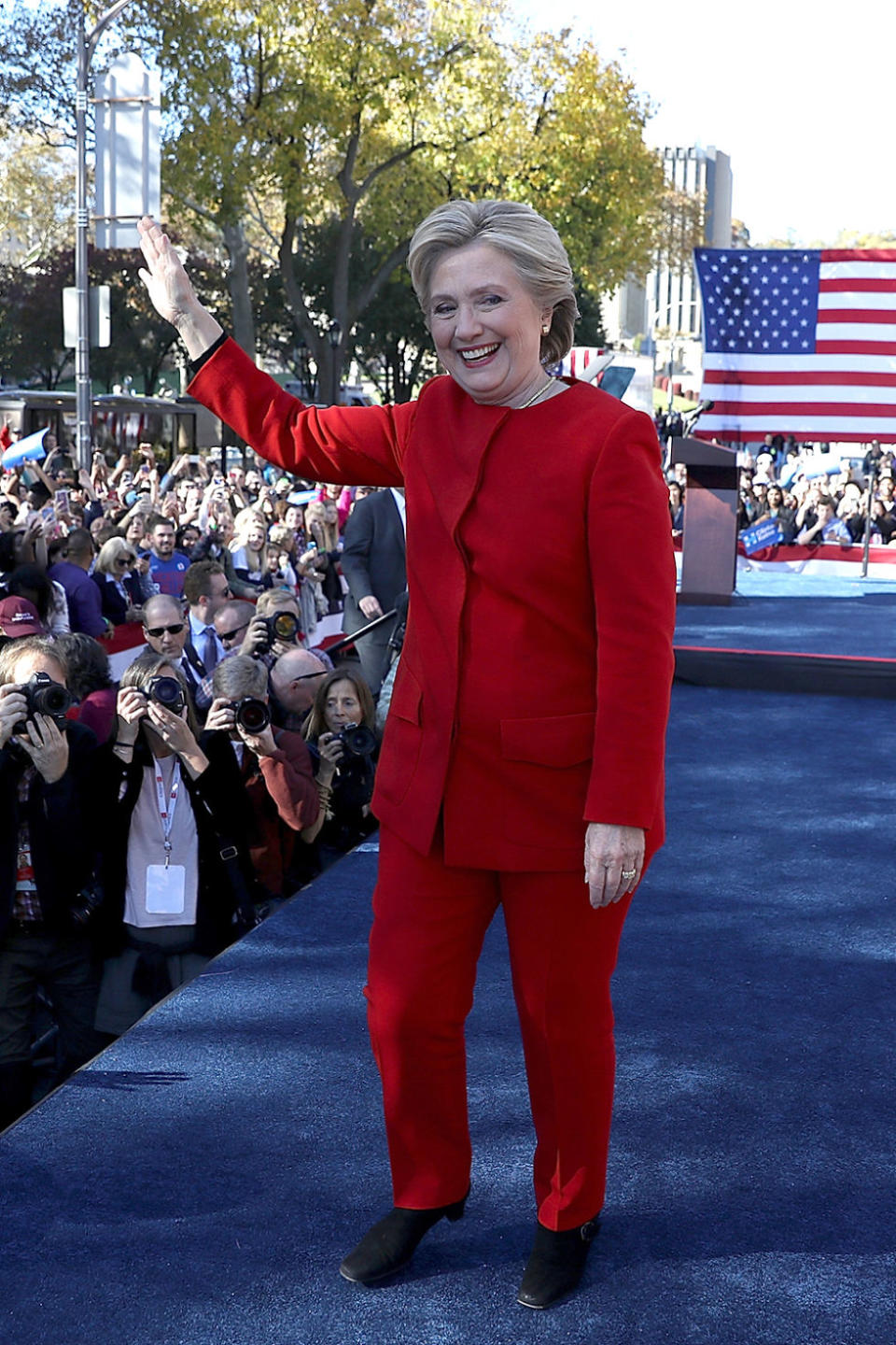 hbz-hrc-pantsuit-02-2016-GettyImages-621640286