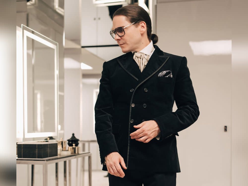 Daniel Brühl in "Becoming Karl Lagerfeld". (Bild: Caroline Dubois - Jour Premier - Disney)