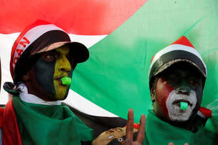 Protesters who painted thier faces with the colors of new and old Sudanese flag attend a demostration in front of the Defence Ministry in Khartoum, Sudan, April 20, 2019. REUTERS/Umit Bektas