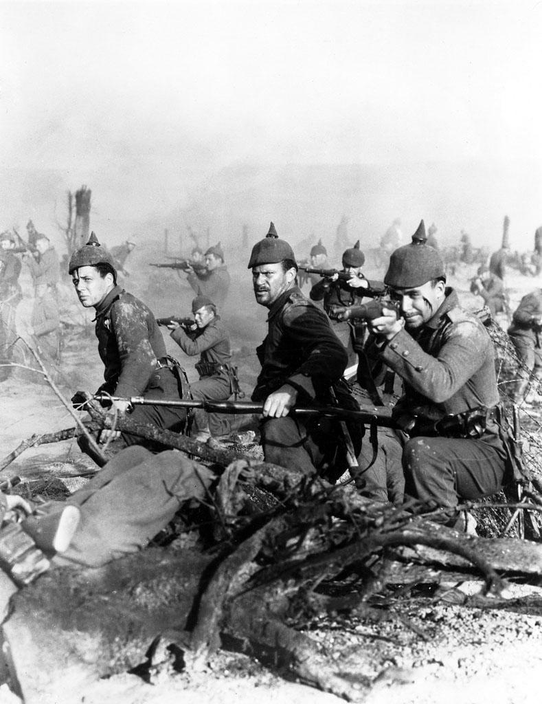 “All Quiet on the Western Front” (1930): Ganadora de dos Premios Oscar, es la película que acercó la percepción de la guerra al público en general.