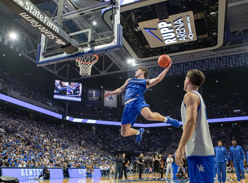 Kentucky guard Joey Hart flew high for a dunk to win the dunk contest at Big Blue Madness in 2023.