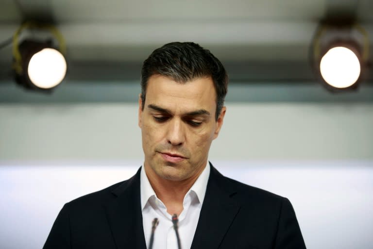 Leader of Spanish Socialist Party (PSOE) Pedro Sanchez leaves speaks during a press statement at the PSOE Headquarters in Madrid on September 30, 2016