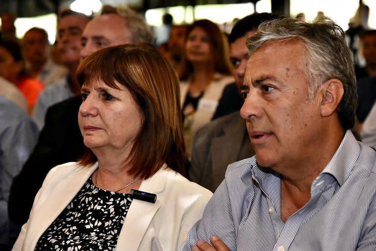 Patricia Bullrich junto a Alfredo Cornejo en un encuentro de dirigentes en Funes, Santa Fe