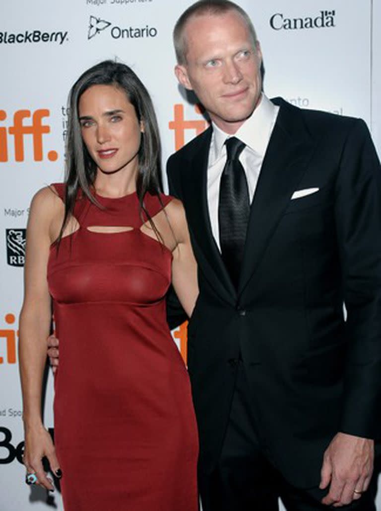 Flashes.  Jennifer Connelly y su marido, el actor Paul Bettany, en la gala del film Creation en Toronto.