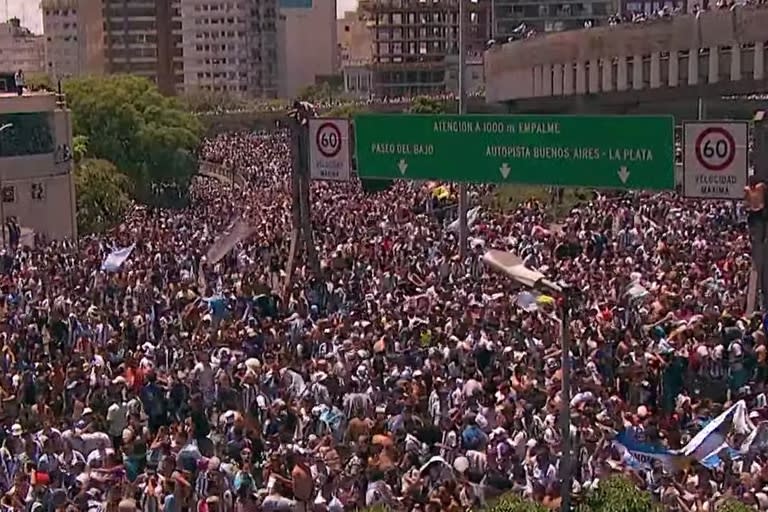 Vista de la autopista colapsada