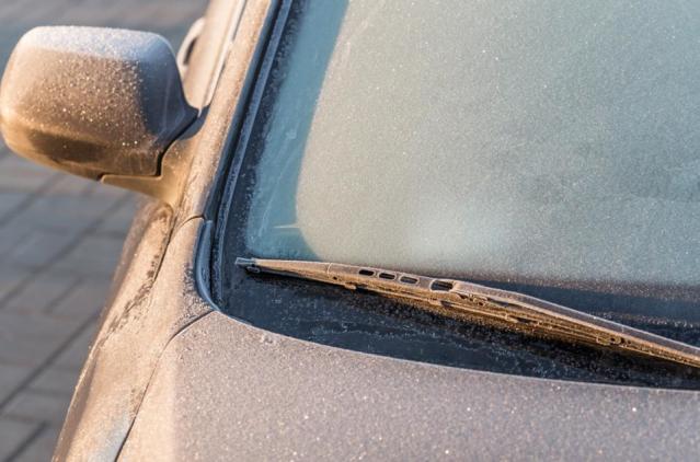 De-ice car windscreen using 50p item already in your kitchen - LancsLive