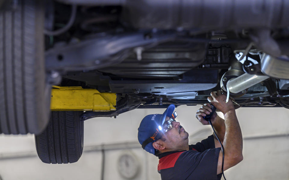 Police etch defense against catalytic converter thefts (Mindy Schauer / MediaNews Group via Getty Images)