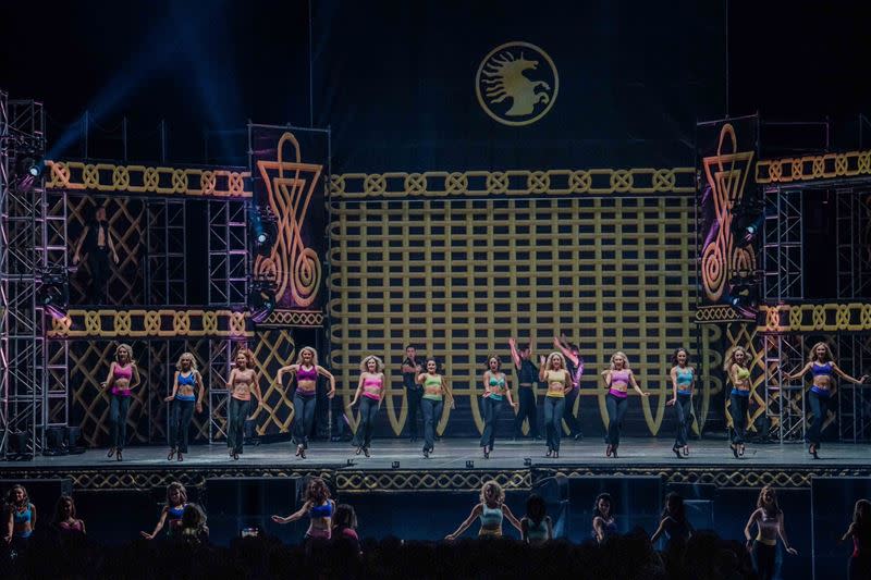 全球最大型踢踏舞劇《火焰之舞》9日在台北小巨蛋盛大首演，現場湧入萬名觀眾入場支持。（圖／寬宏藝術提供）